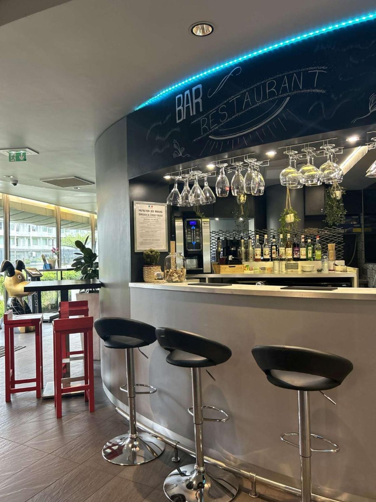 Standing Hotel Suites By Actisource Roissy-en-France Zewnętrze zdjęcie