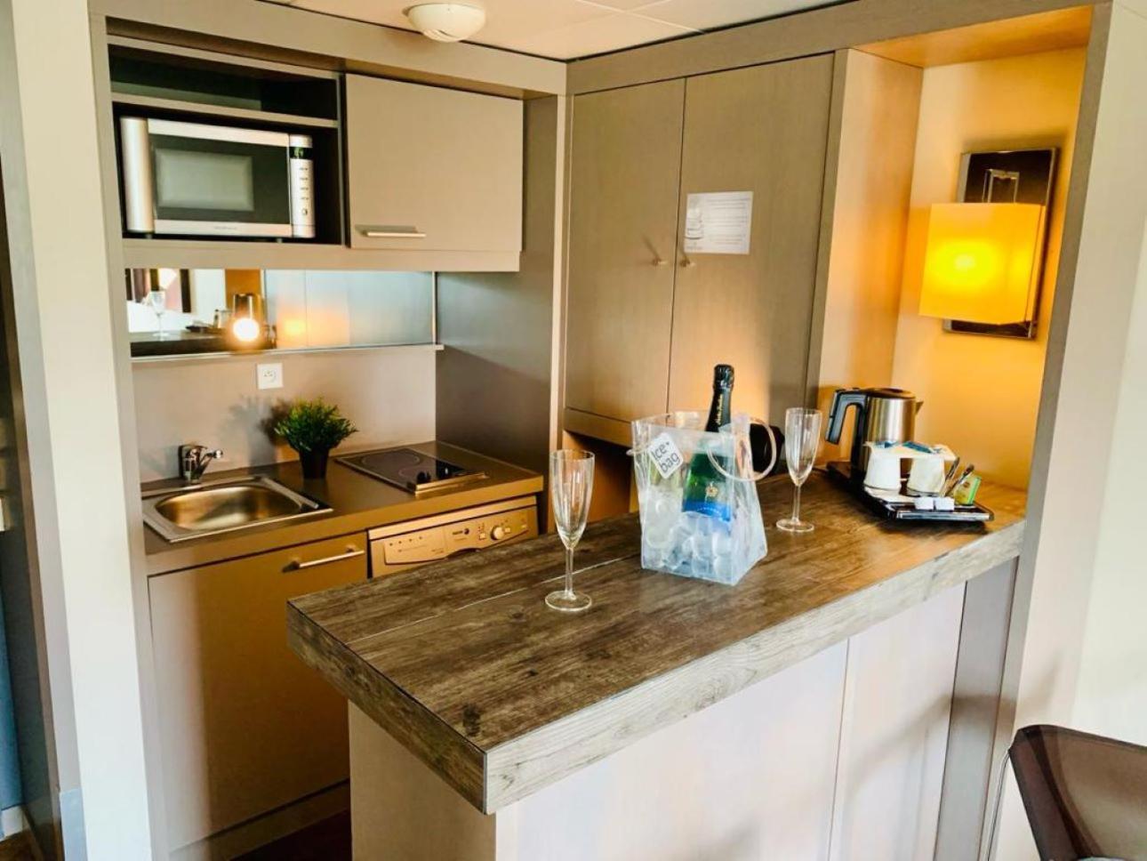 Standing Hotel Suites By Actisource Roissy-en-France Zewnętrze zdjęcie