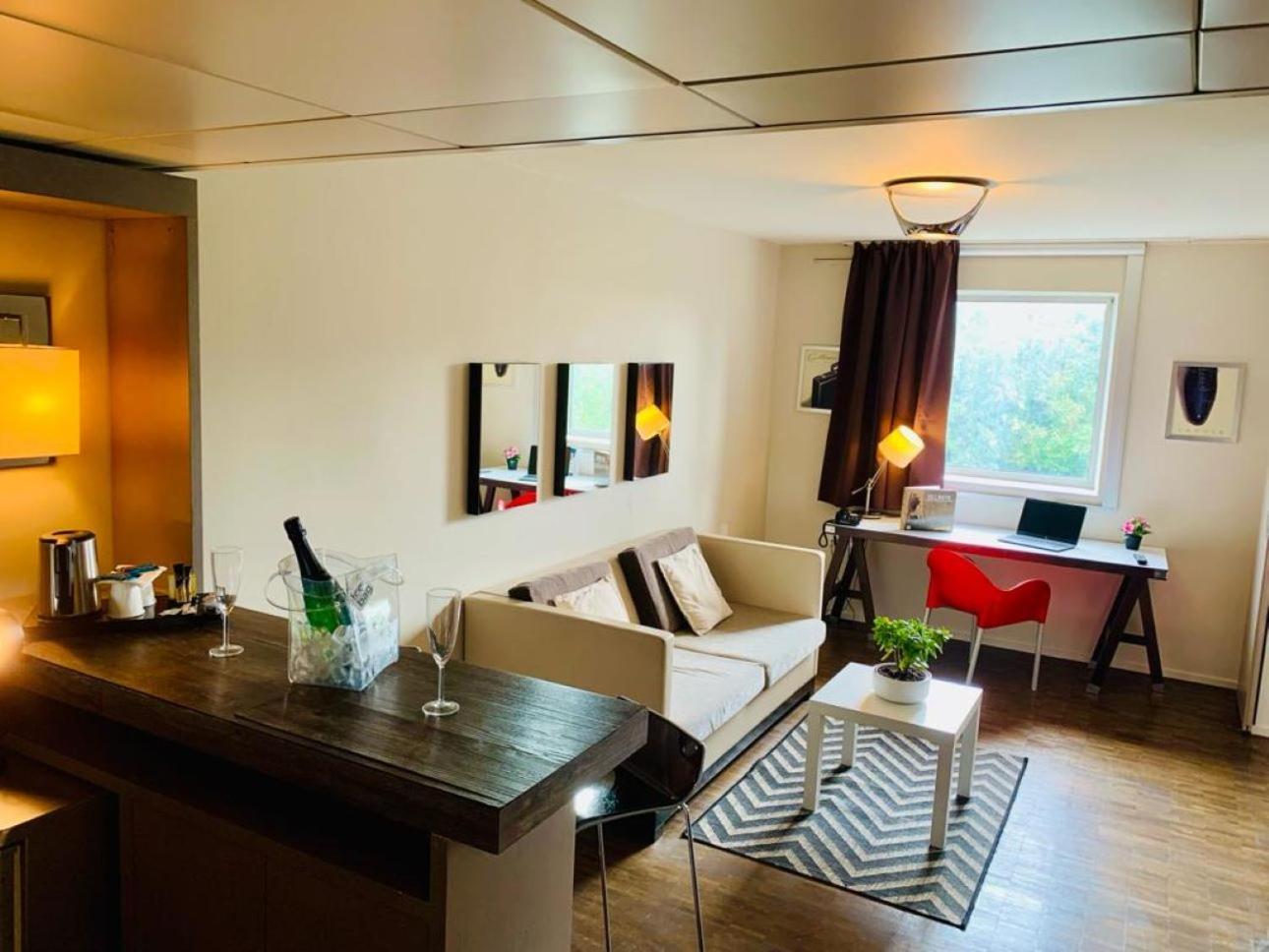 Standing Hotel Suites By Actisource Roissy-en-France Zewnętrze zdjęcie