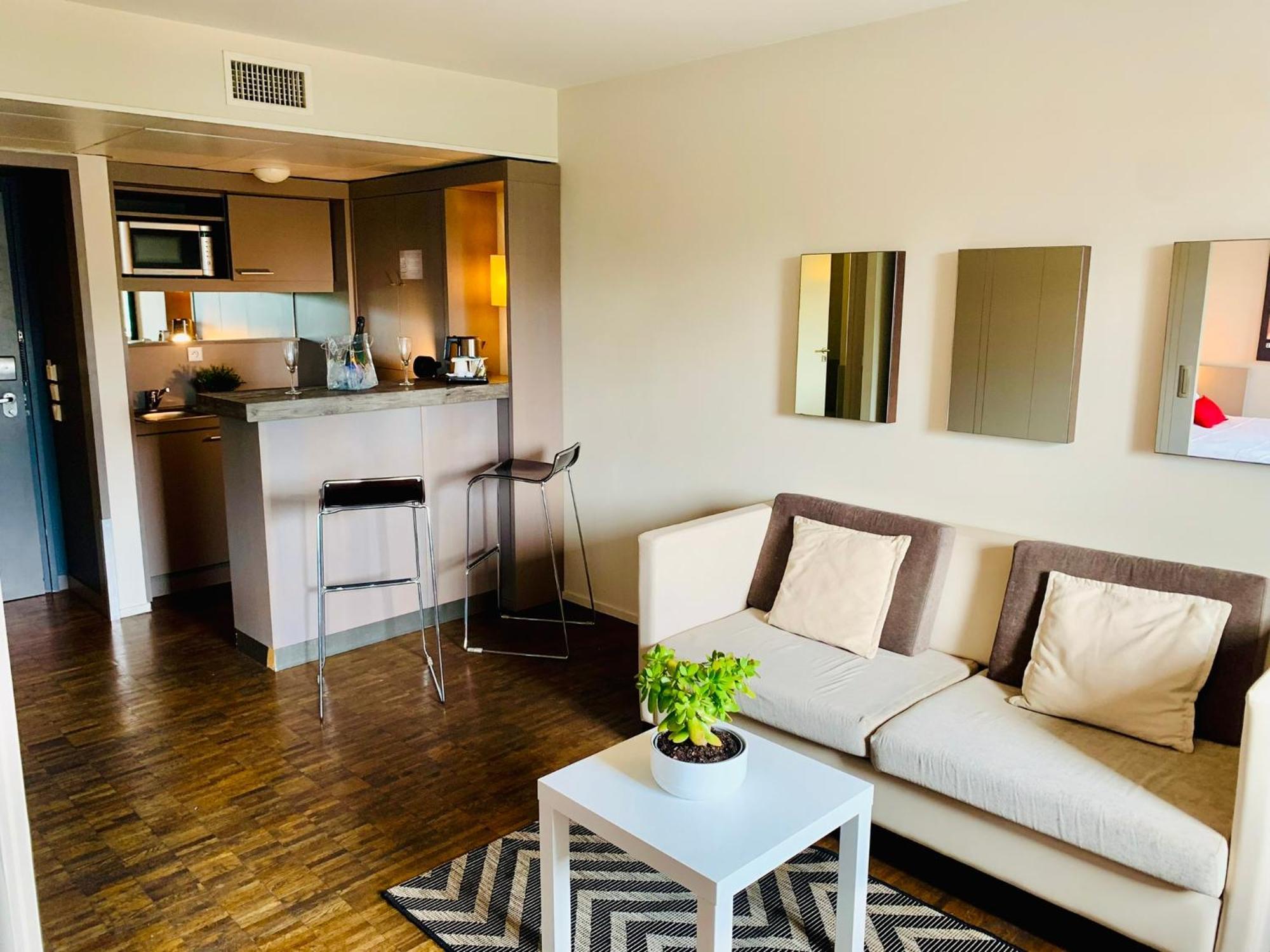 Standing Hotel Suites By Actisource Roissy-en-France Zewnętrze zdjęcie