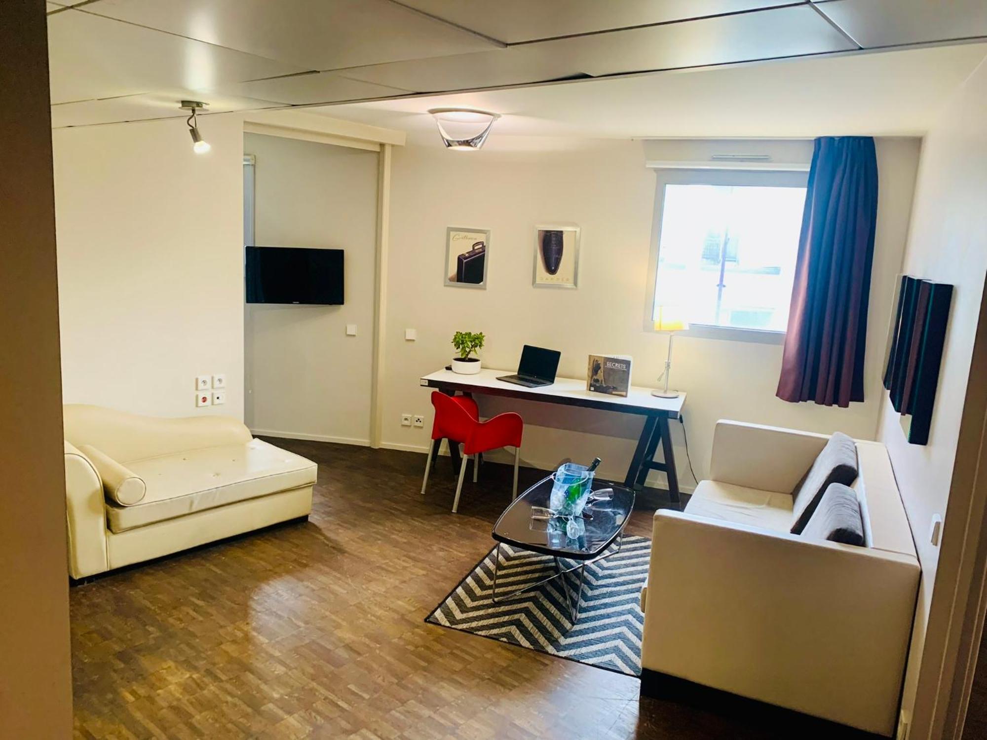 Standing Hotel Suites By Actisource Roissy-en-France Zewnętrze zdjęcie