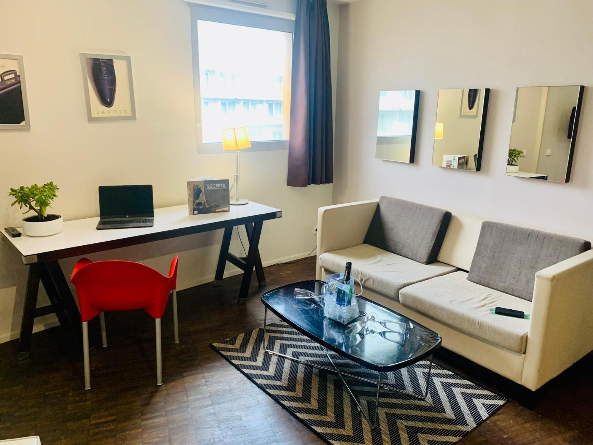 Standing Hotel Suites By Actisource Roissy-en-France Zewnętrze zdjęcie